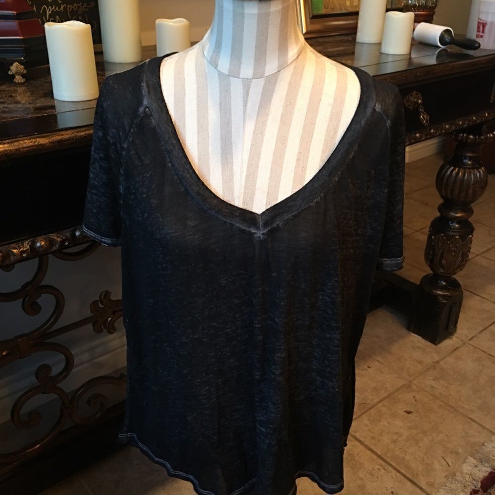 REALLY SOFT Black Top w Silver Lines on Shoulders